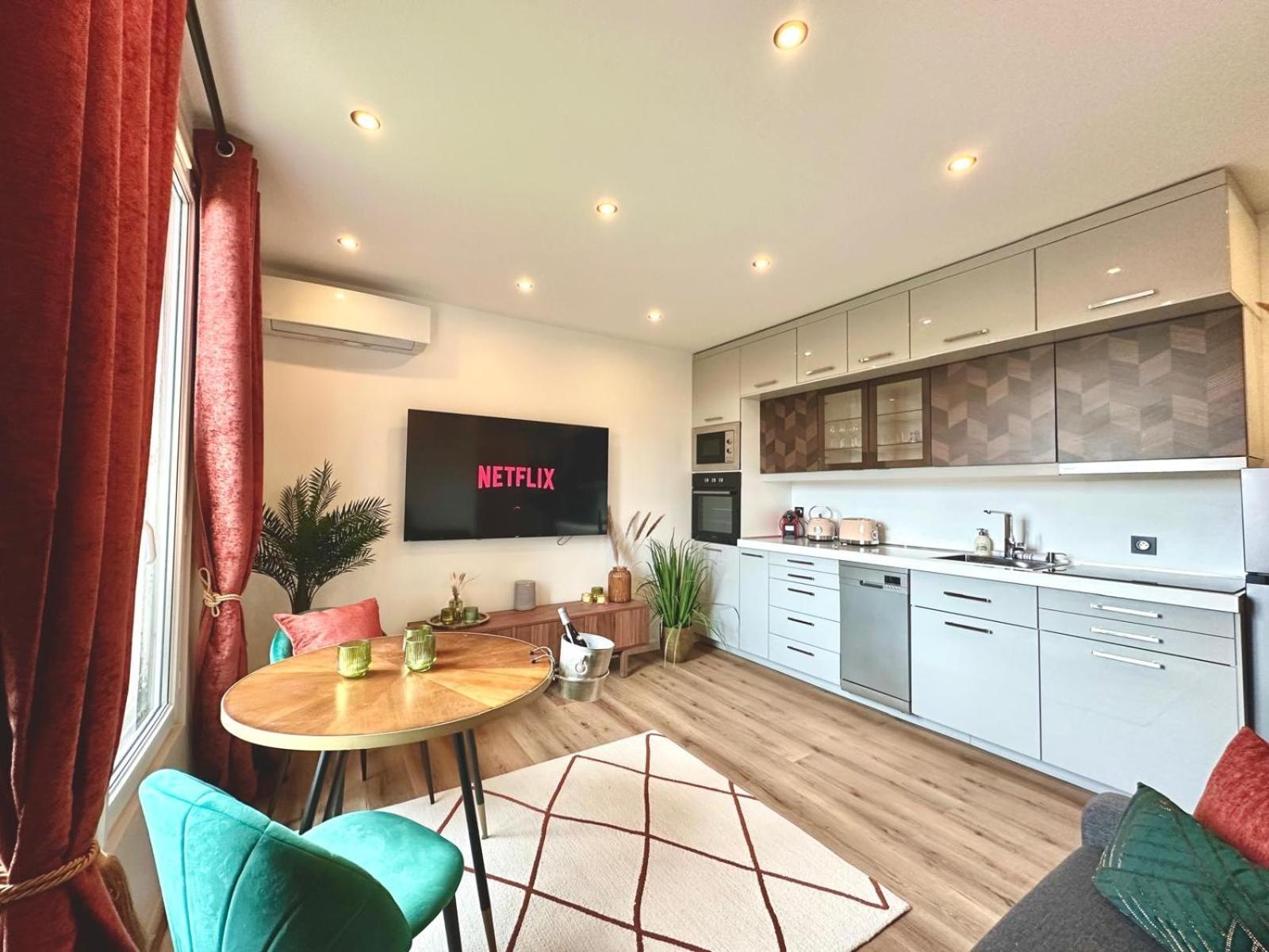Suite Meg Esbly Exteriér fotografie